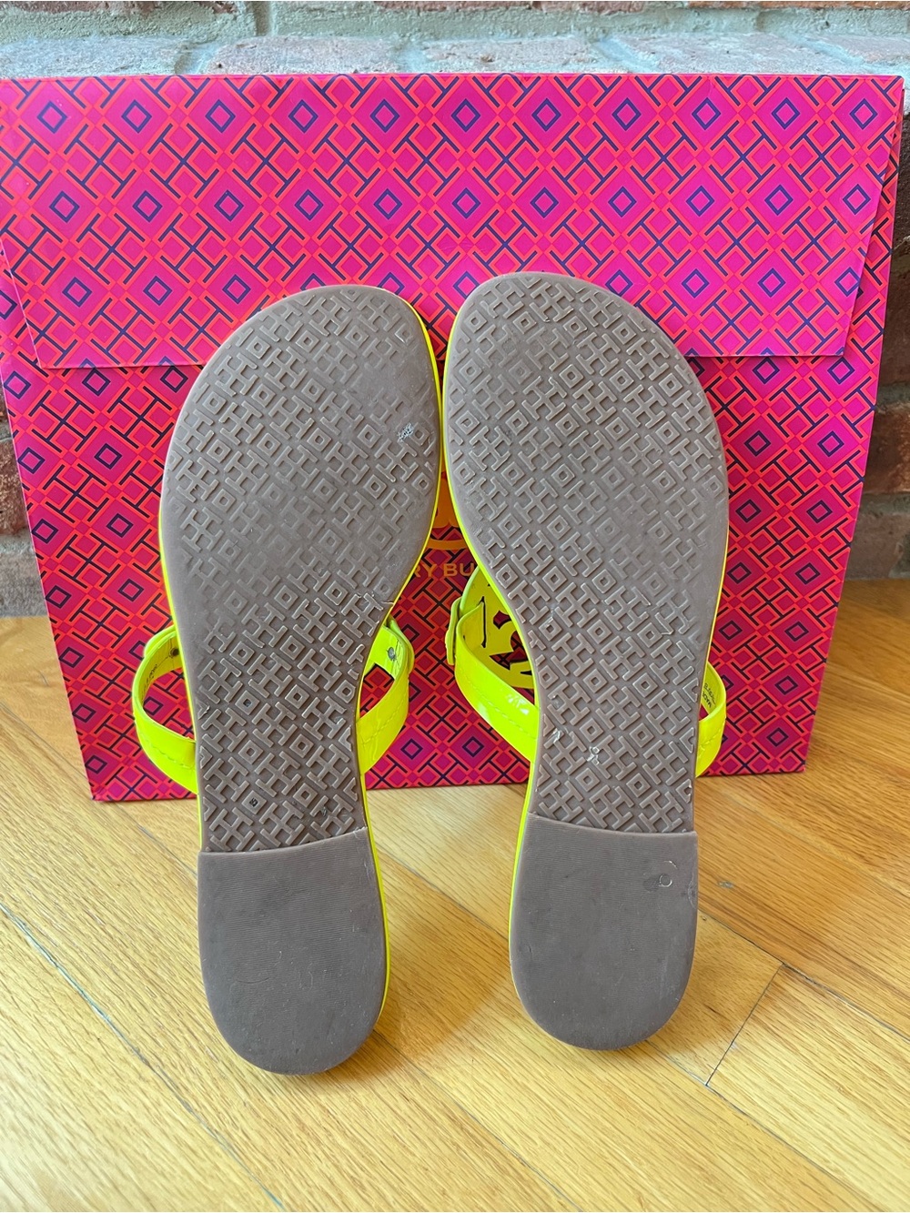 Tory Burch Neon Fluorescent Yellow Patent Leather Miller Sandals - Picture 12 of 13